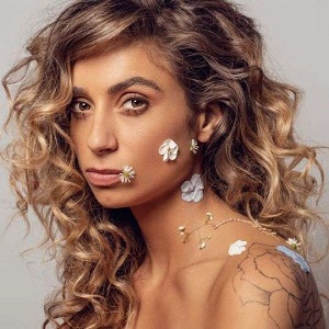 Cover `Forever Yours` van Nona