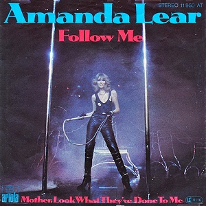 Rivierenland Radio speelt nu `Follow Me` van Amanda Lear