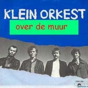 Cover `Over De Muur` van Klein Orkest