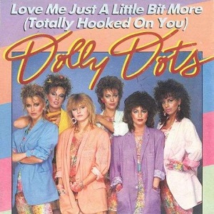 Rivierenland Radio speelt nu `Love Me Just A Little Bit More` van Dolly Dots
