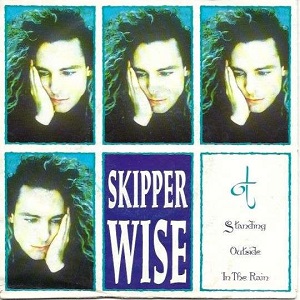 Rivierenland Radio speelt nu `Standing outside in the rain` van Skipper Wise