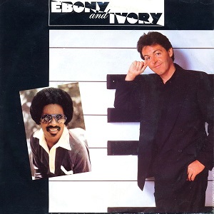 Rivierenland Radio speelt nu `Ebony And Ivory` van Paul McCartney & Stevie Wonder