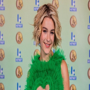 Rivierenland Radio speelt nu `Erop Of Eronder` van Pommelien Thijs