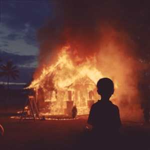Rivierenland Radio speelt nu `Burning Down` van Alex Warren