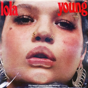 Rivierenland Radio speelt nu `Messy` van Lola Young