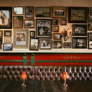 Rivierenland Radio speelt nu `Glas` van Blof & Racoon