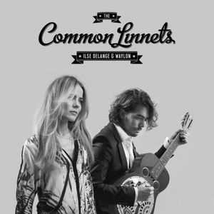 Rivierenland Radio speelt nu `Christmas Around Me` van The Common Linnets